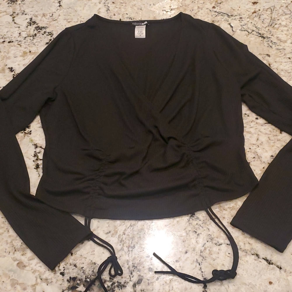 Fashion Nova Black Top With Front Pulls Sz 2X - Picture 4 of 5